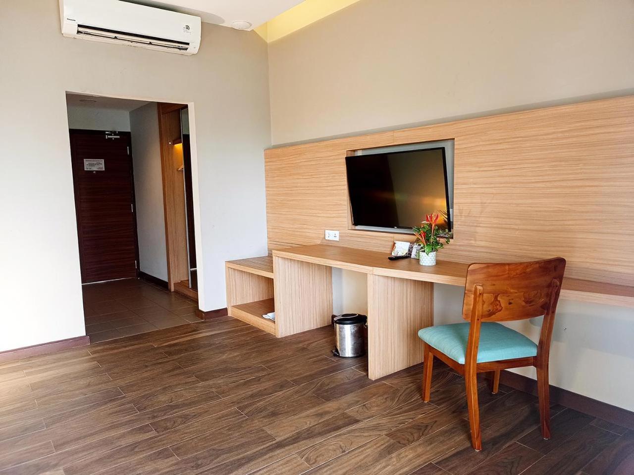 Manado Tateli Resort And Convention Exterior photo