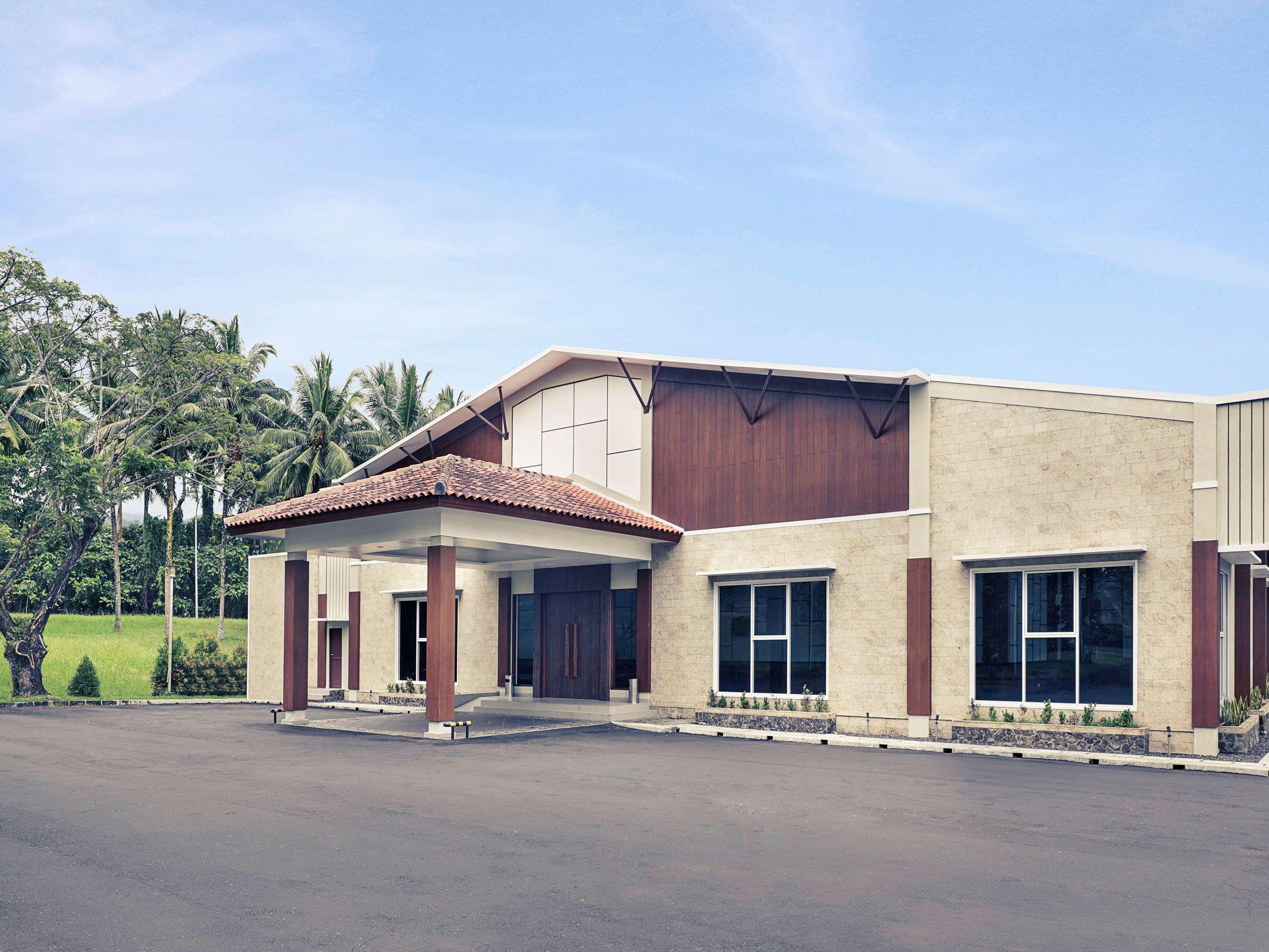 Manado Tateli Resort And Convention Exterior photo